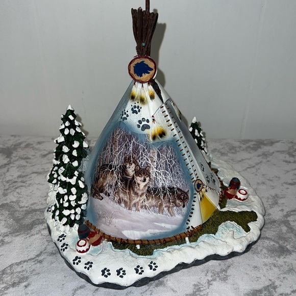 Hawthorne Village Spirit of the Wolf 2009 By Larry Fanning
Sculpture No. A1885 - Picture 1 of 5